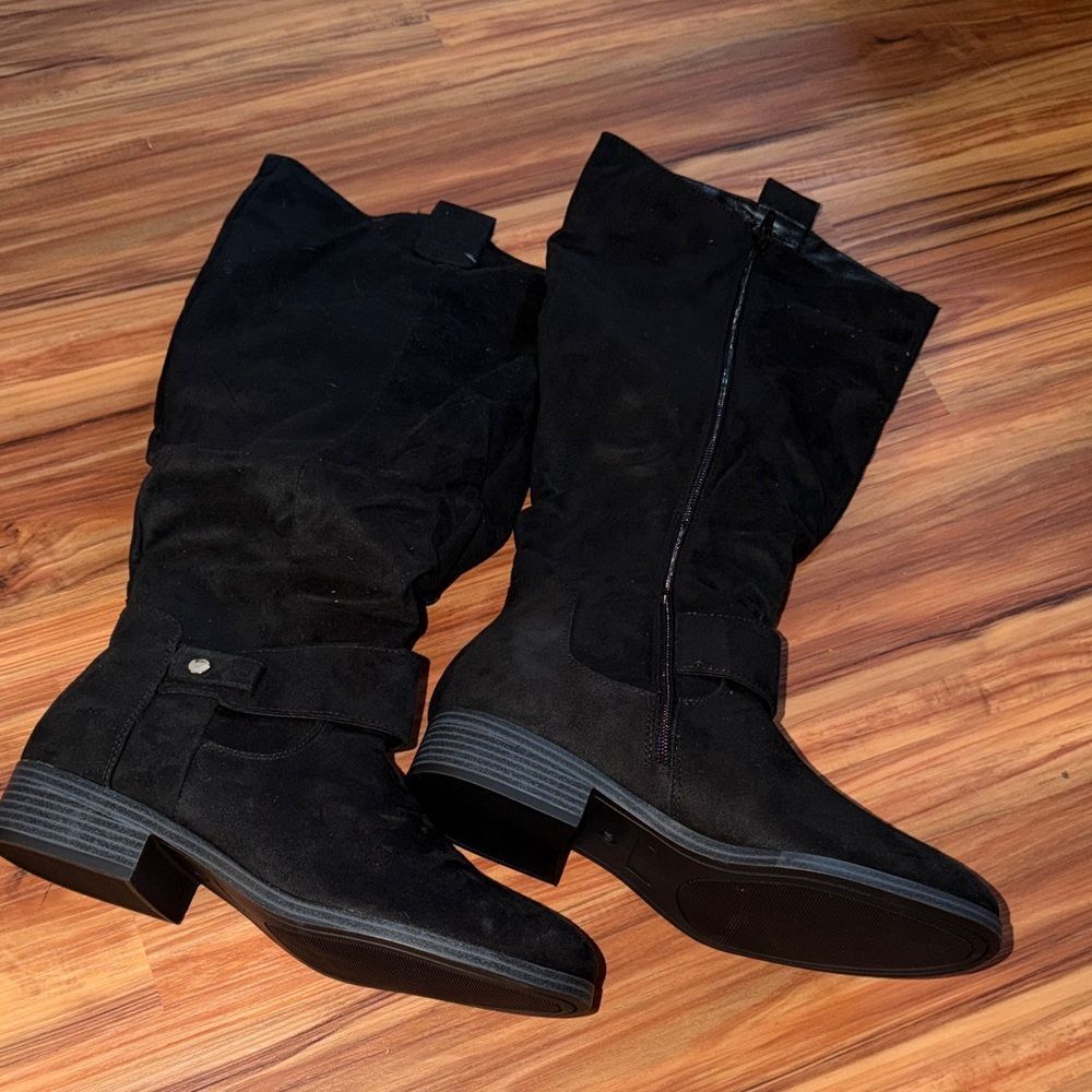 Black Mid-Calf Heeled Suede-Look Boots with Side Zip